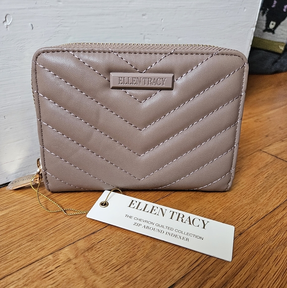 Ellen Tracy The Chevron Quilted Collection Zip Around Indexer Wallet - Picture 2 of 12